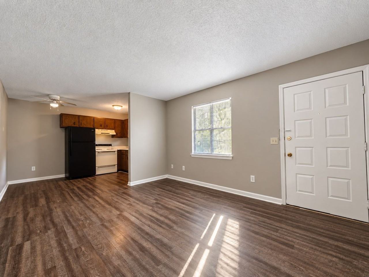 58 Nicole Ln - Photo 3 of 8