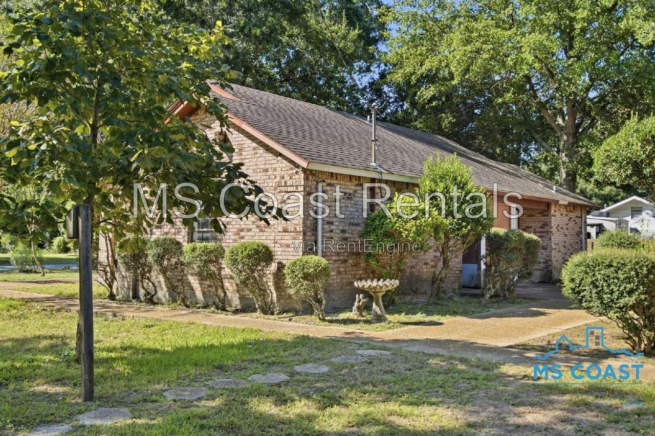 165 Daisy St - Photo 2 of 21
