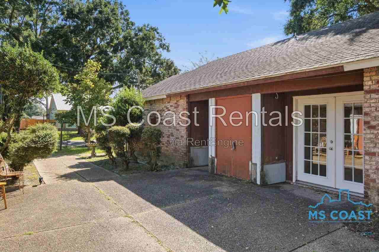 165 Daisy St - Photo 4 of 21