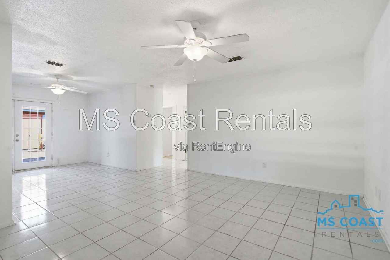 165 Daisy St - Photo 7 of 21