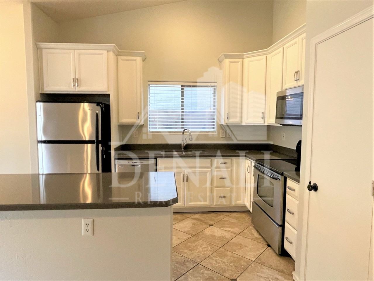 10653 E Florian Ave - Photo 6 of 28