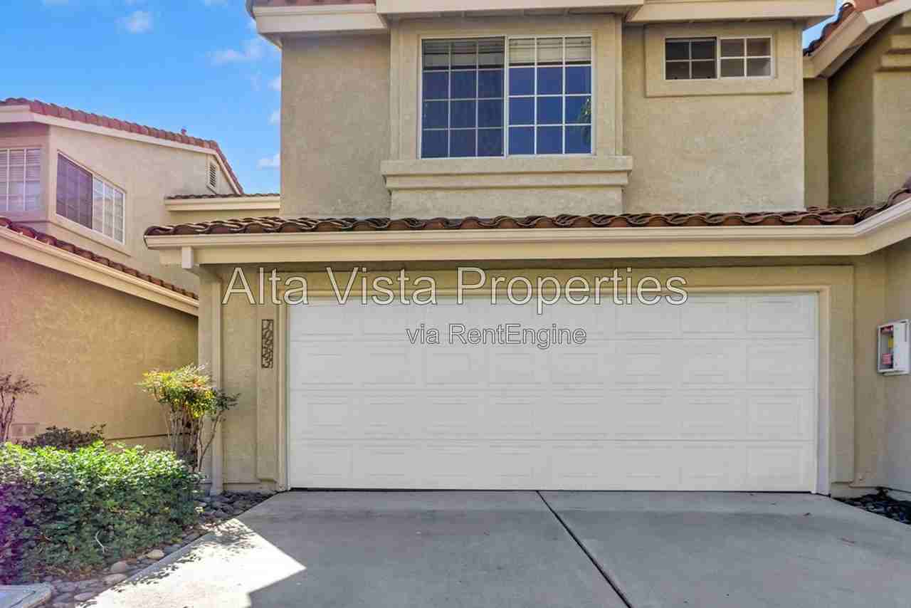 10983 Creekbridge Pl - Photo 3 of 45
