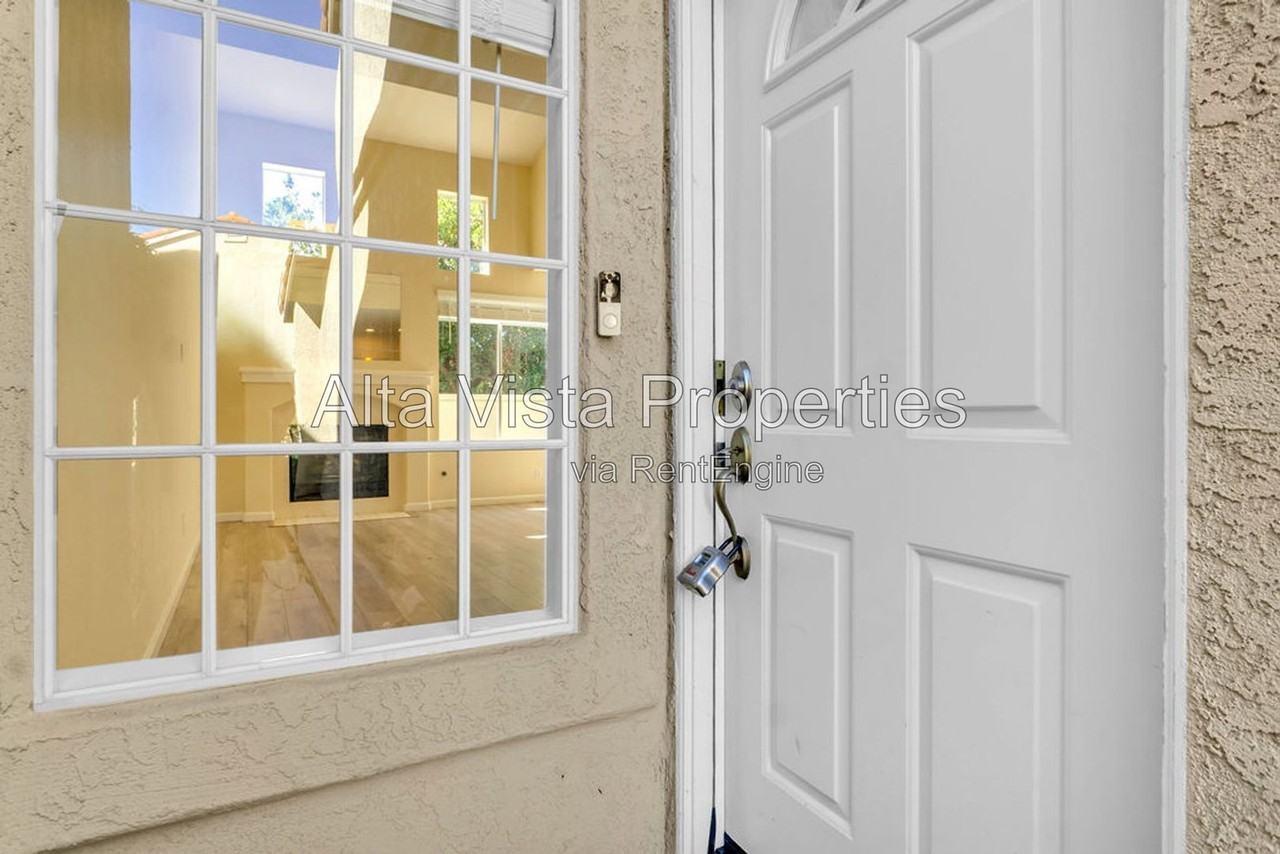 10983 Creekbridge Pl - Photo 5 of 45
