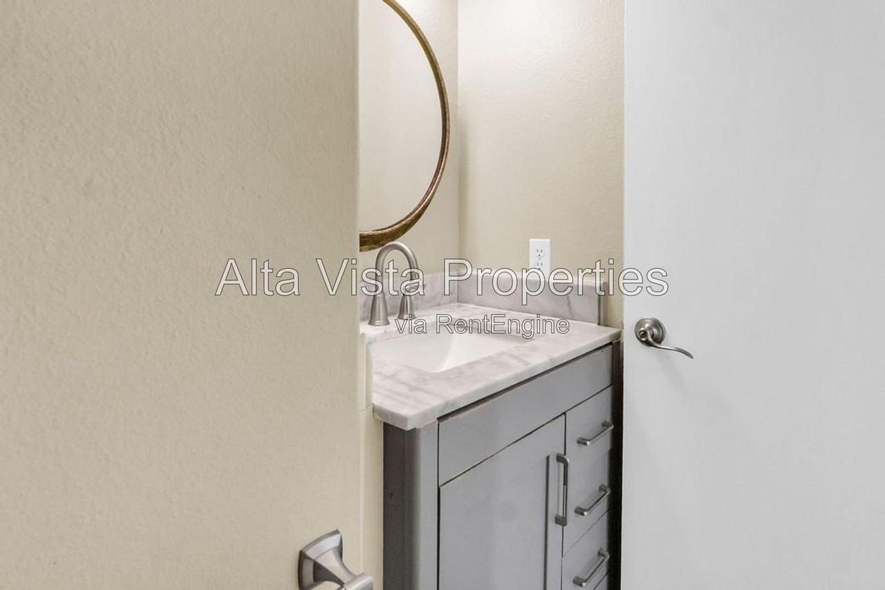10983 Creekbridge Pl - Photo 7 of 45
