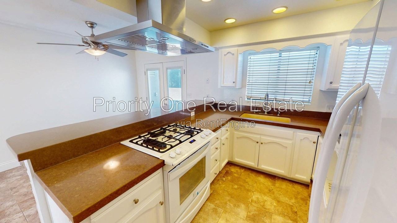 3342 33rd St - Photo 7 of 19