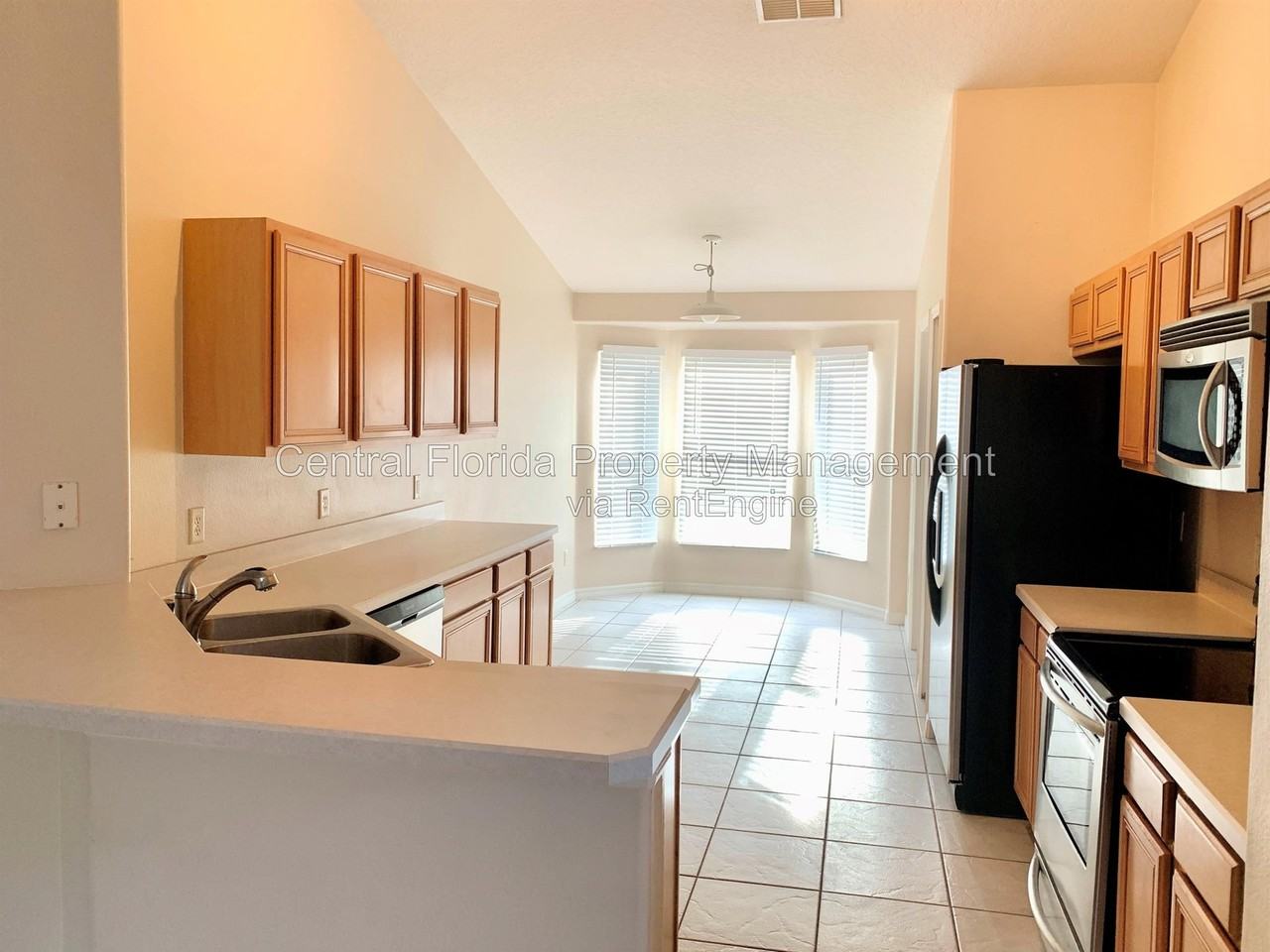 2835 Strand Cir - Photo 2 of 20