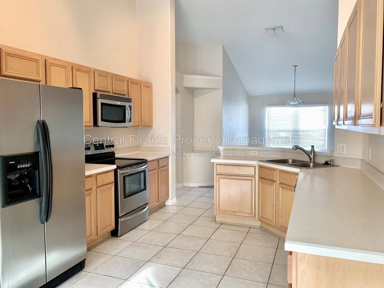 2835 Strand Cir - Photo 3 of 20