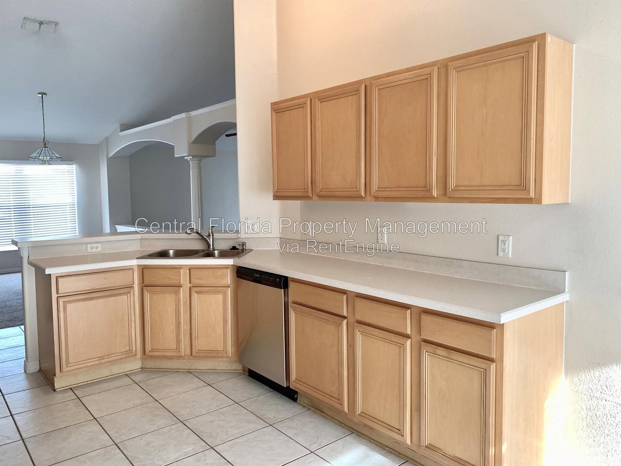 2835 Strand Cir - Photo 4 of 20