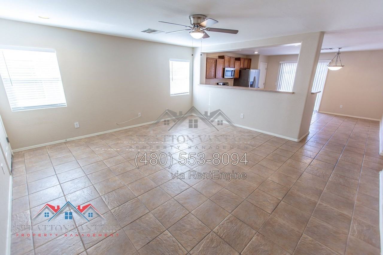 11542 W Oglesby Ave - Photo 7 of 33