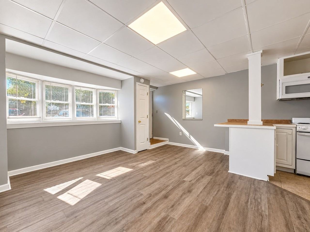 1719 John Ross Rd #C - Photo 4 of 11