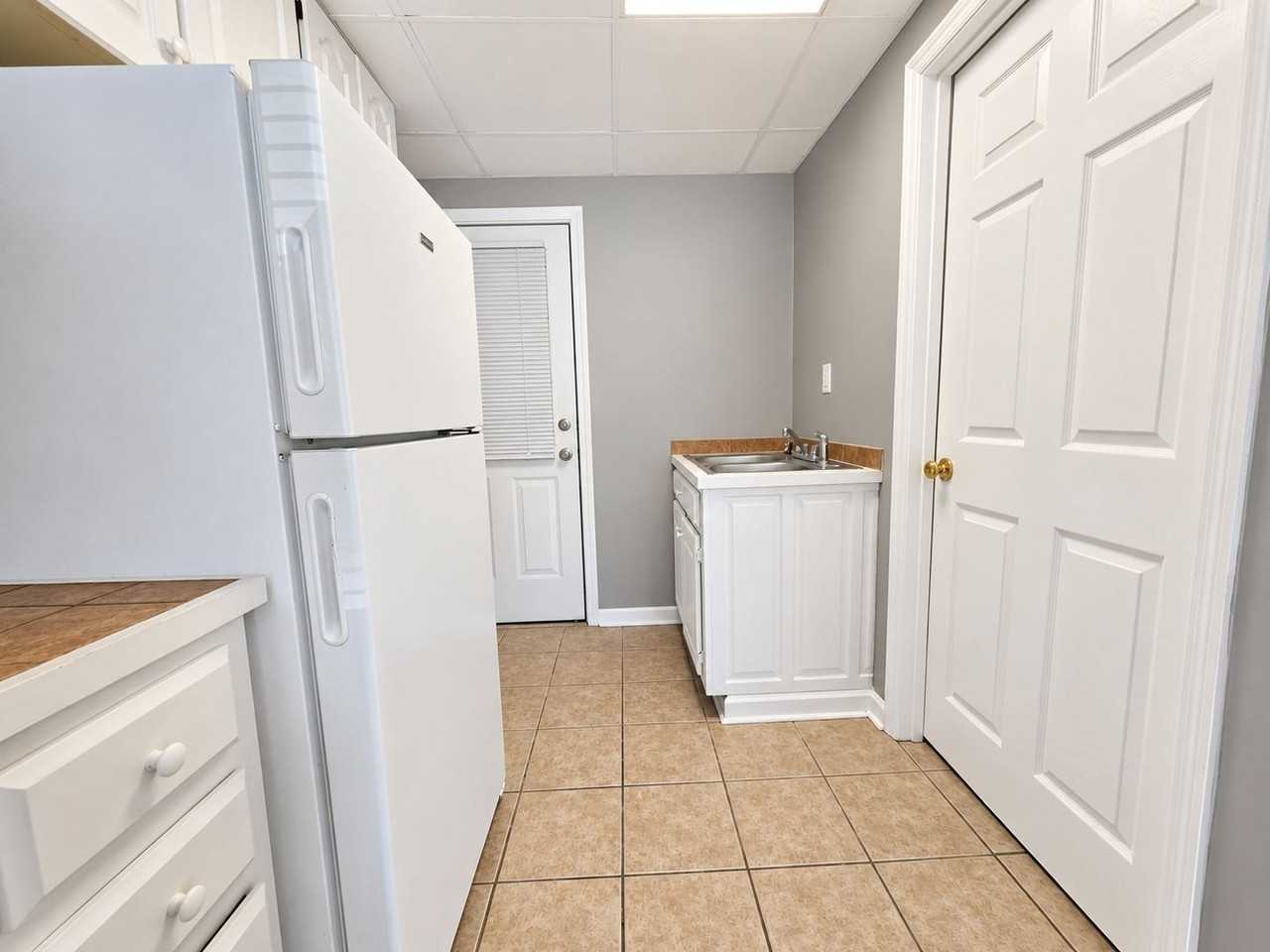 1719 John Ross Rd #C - Photo 7 of 11