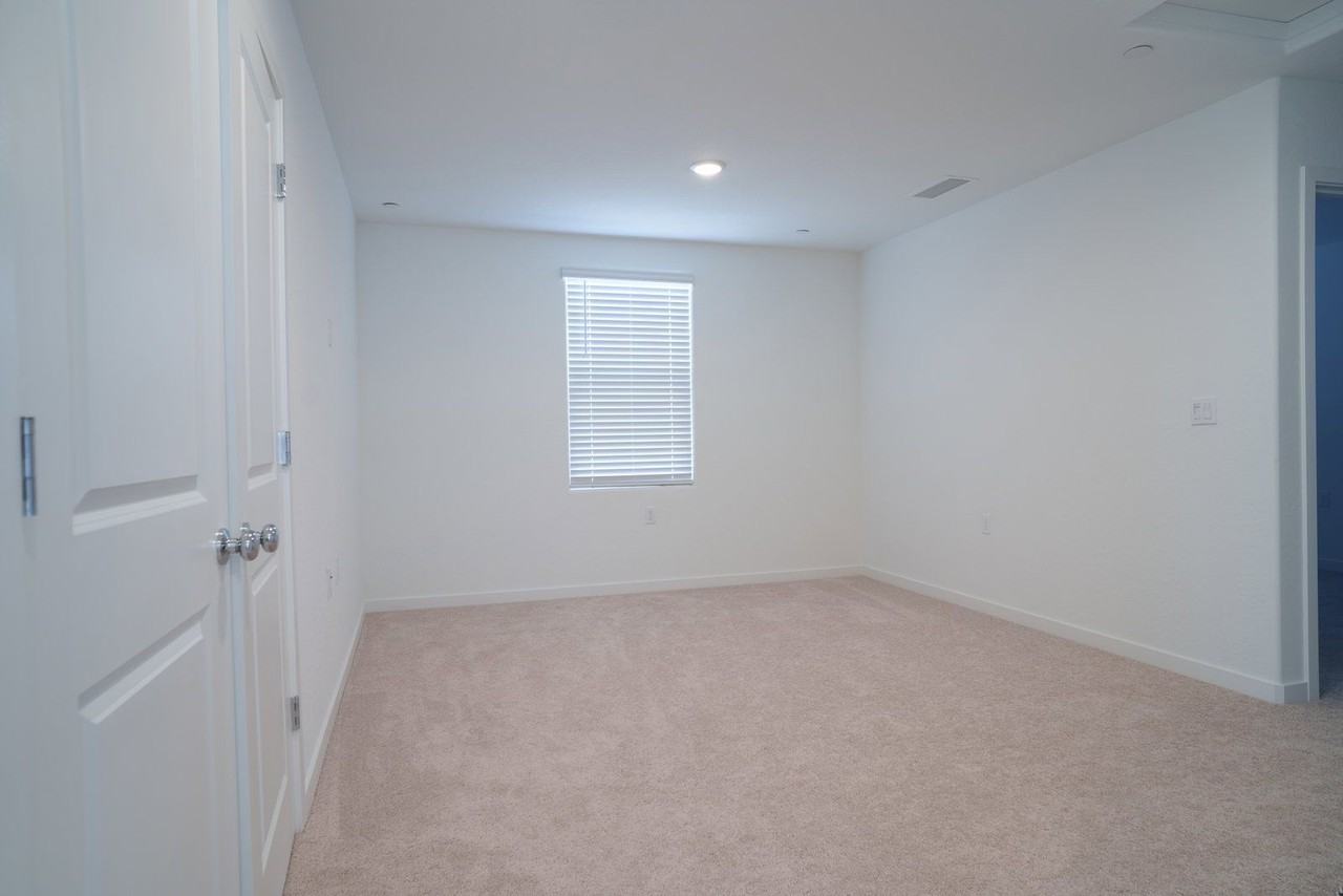 4055 N Casey Ave - Photo 7 of 8