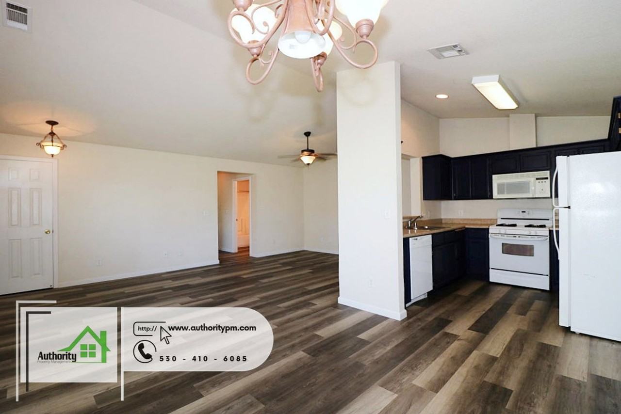 3747 Main St - Photo 5 of 17