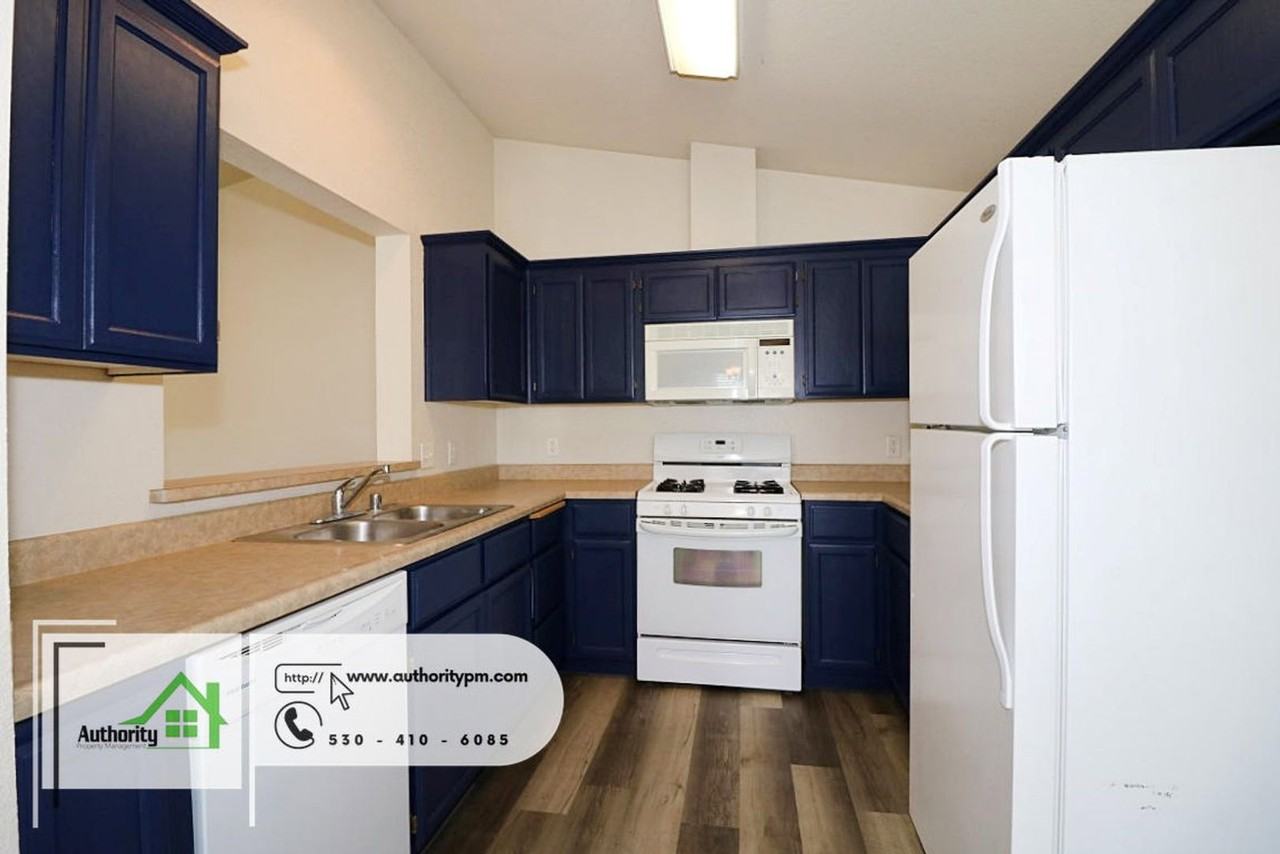 3747 Main St - Photo 6 of 17