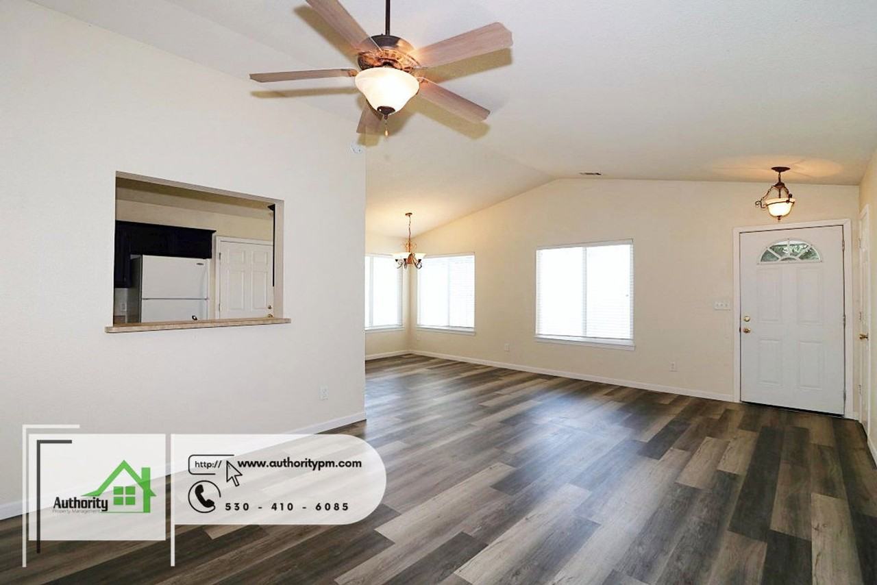 3747 Main St - Photo 7 of 17