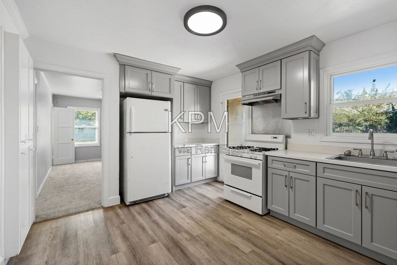 3208 Bonnie Ln - Photo 3 of 28