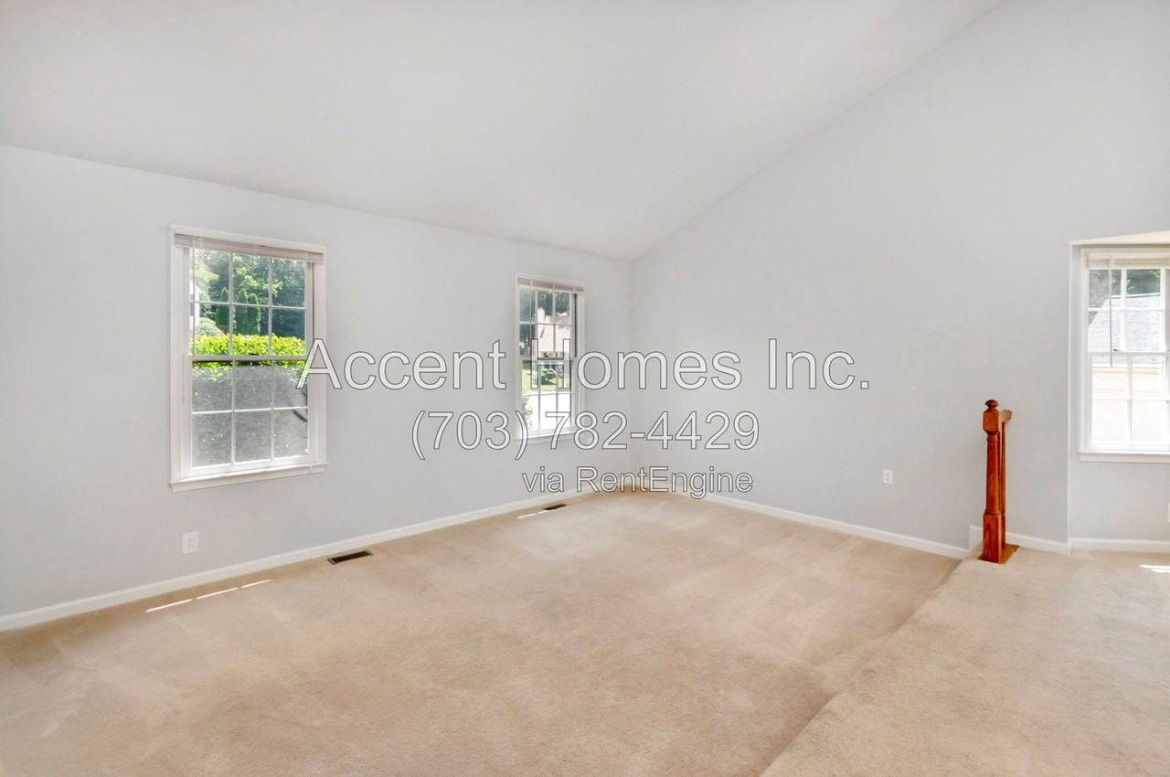 4354 Chambord Ln - Photo 2 of 36