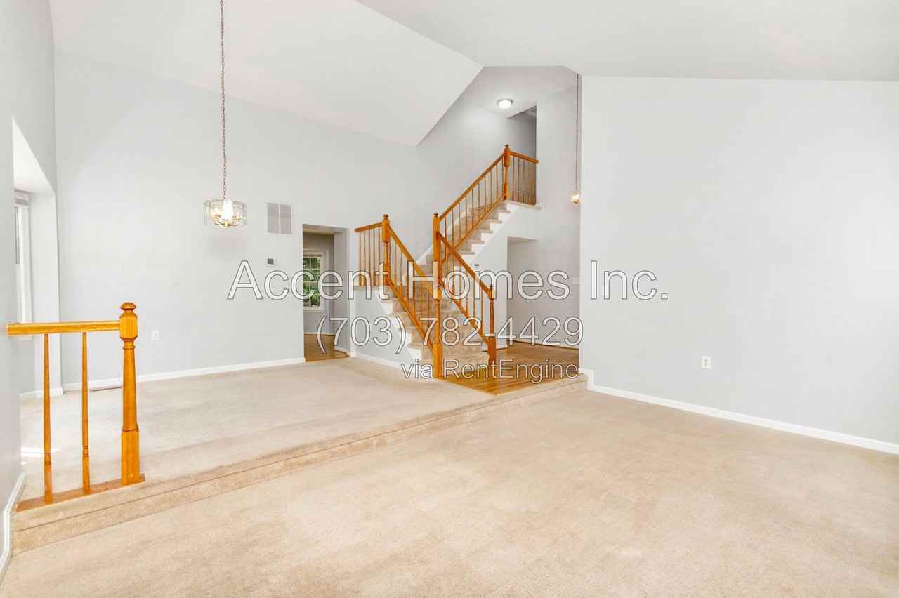 4354 Chambord Ln - Photo 3 of 36