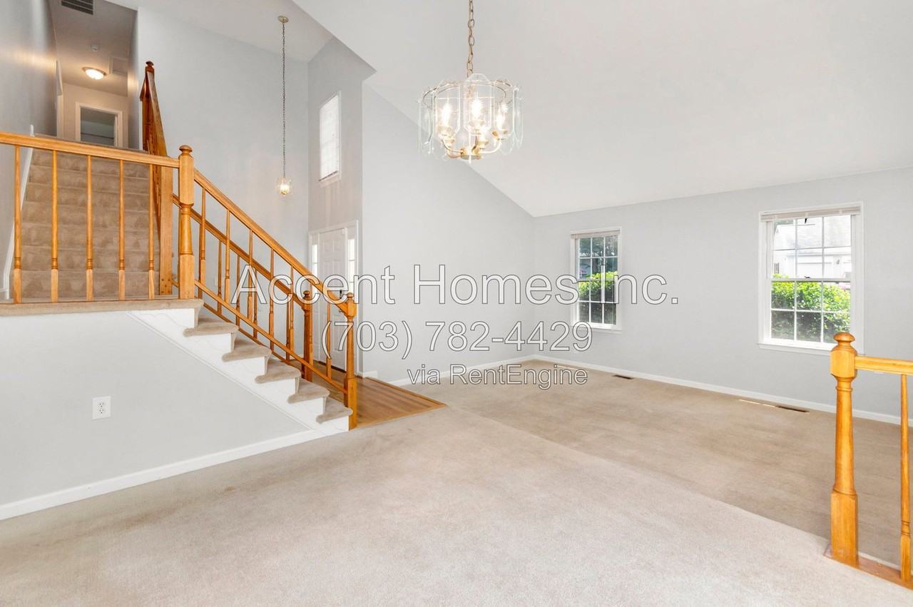 4354 Chambord Ln - Photo 4 of 36