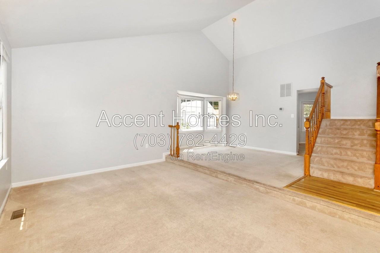 4354 Chambord Ln - Photo 5 of 36