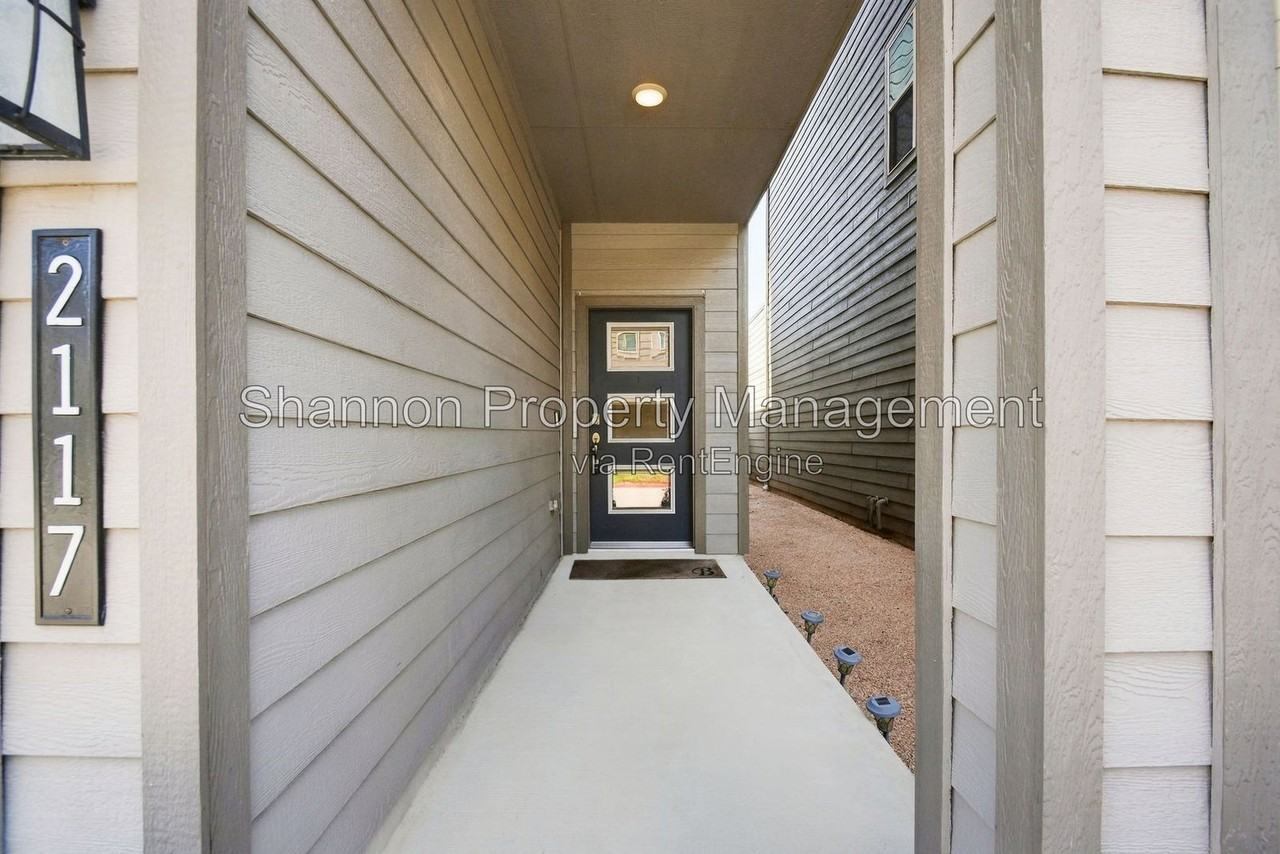 2117 Sequoia Woods Dr - Photo 4 of 43