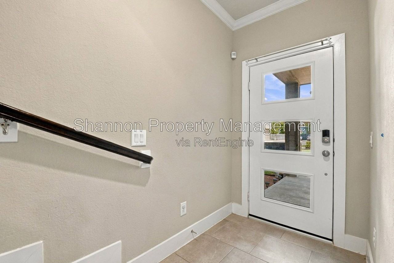 2117 Sequoia Woods Dr - Photo 5 of 43