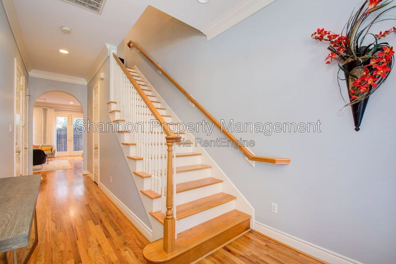 1812 Staffordshire Cres - Photo 5 of 34