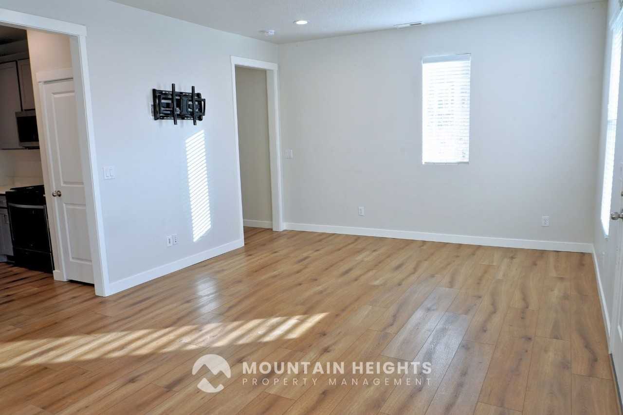 11329 S Prosperity Rd - Photo 4 of 25