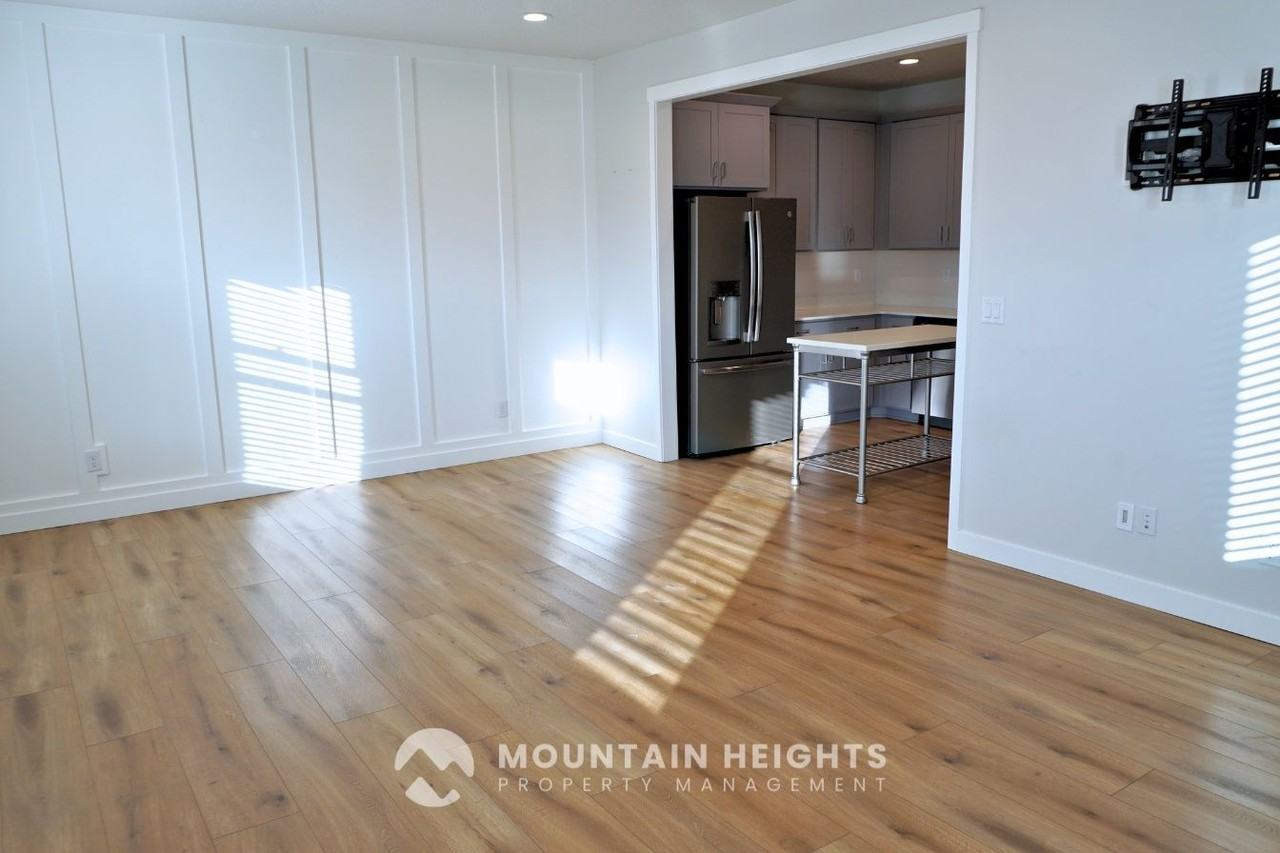 11329 S Prosperity Rd - Photo 5 of 25