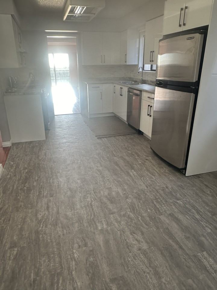 Clinton St & Royal Oak Ave - Photo 4 of 17