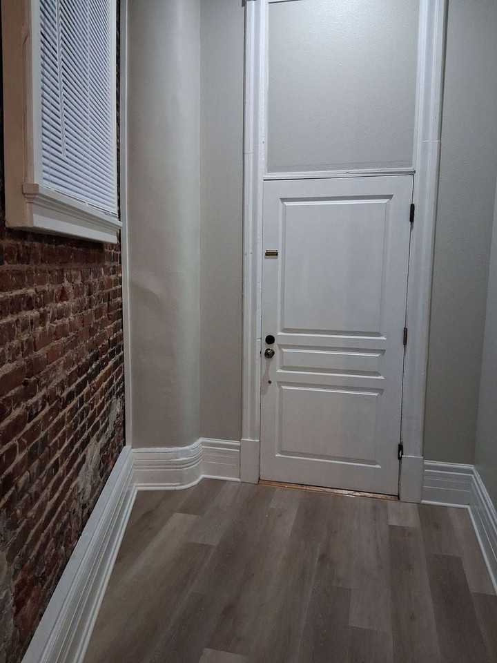 BOS755 - Photo 2 of 22