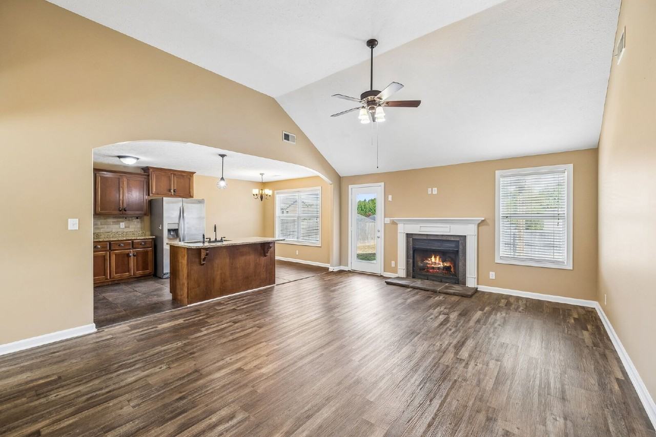 1115 Freedom Dr - Photo 5 of 50