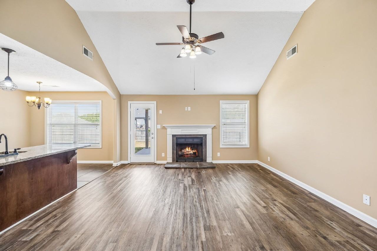 1115 Freedom Dr - Photo 6 of 50