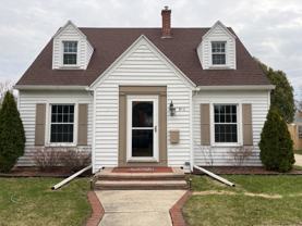 910 E Maple St - Photo 1 of 1
