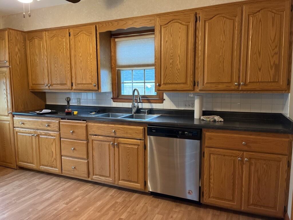 910 E Maple St - Photo 2 of 24
