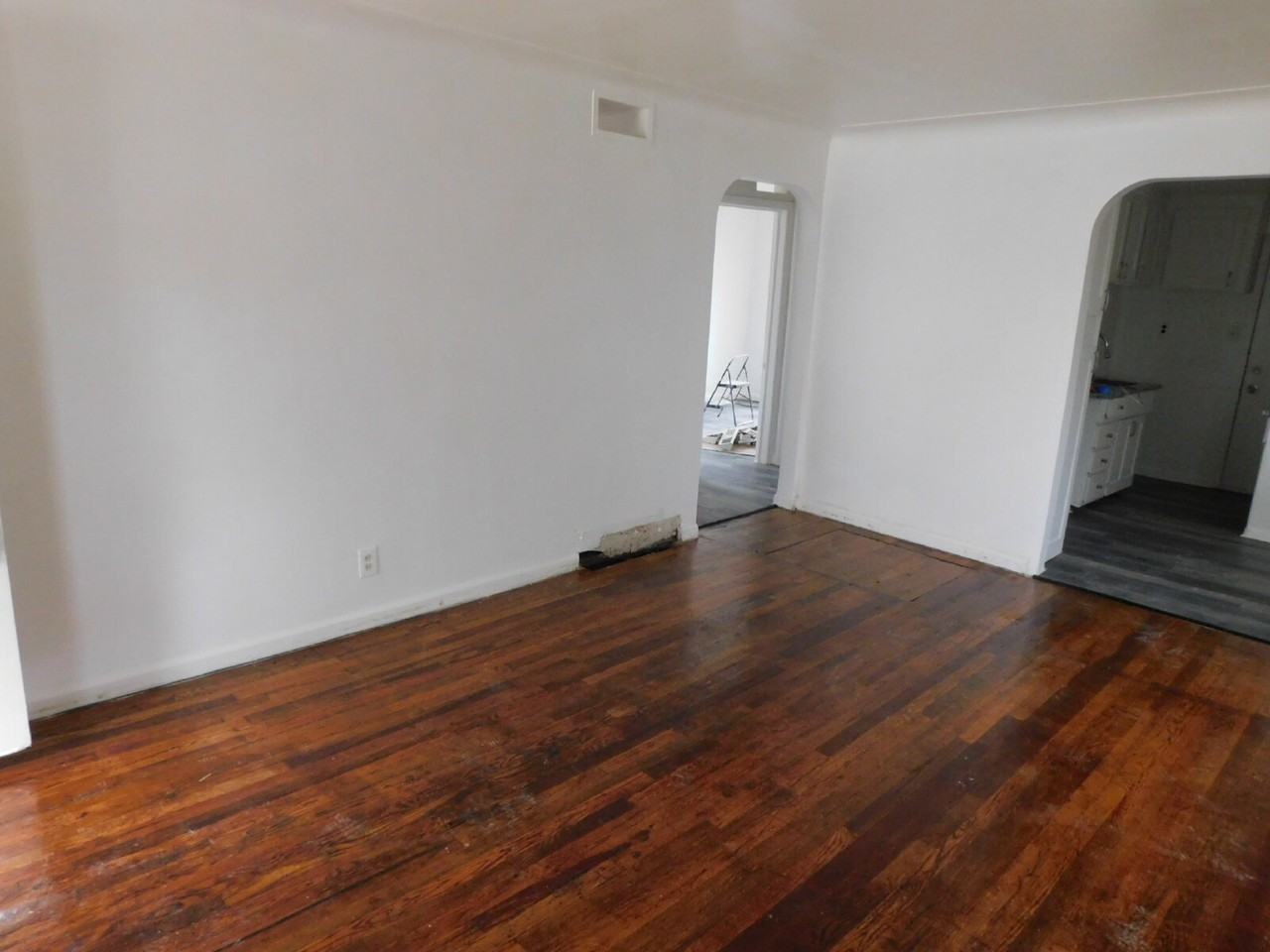 8515 Timken Ave - Photo 2 of 8