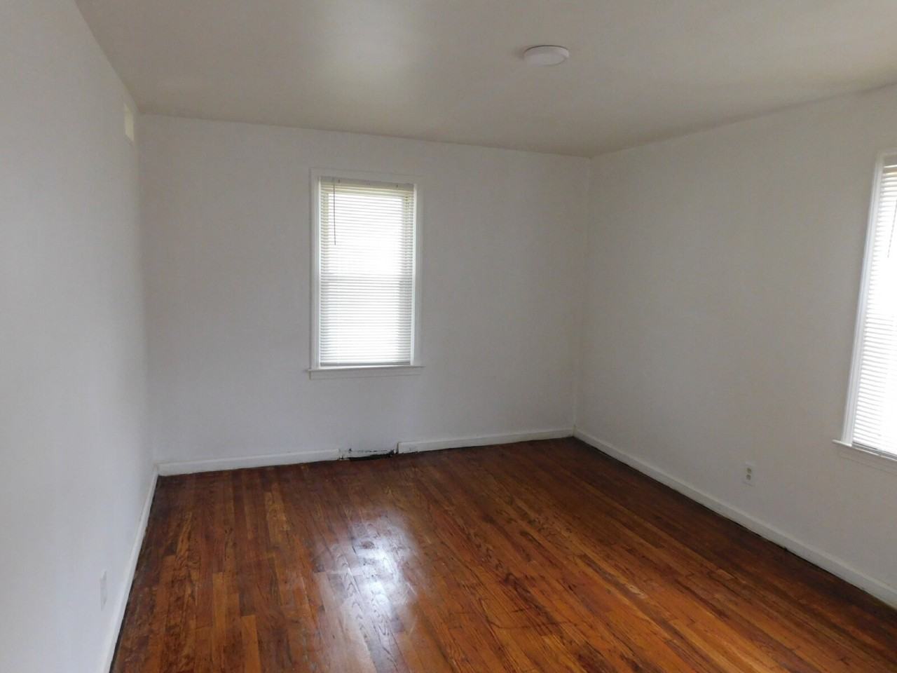 8515 Timken Ave - Photo 3 of 8