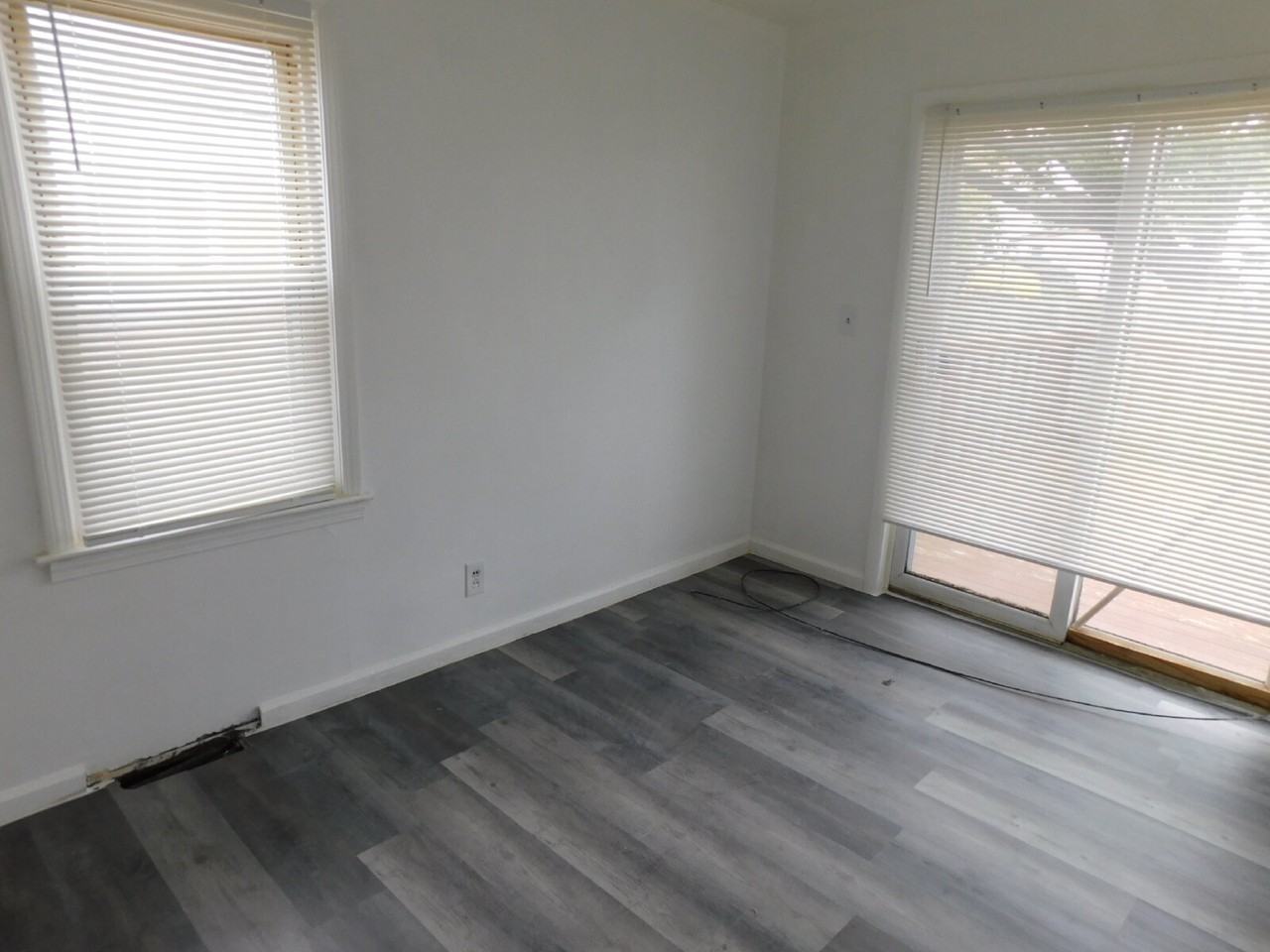8515 Timken Ave - Photo 4 of 8