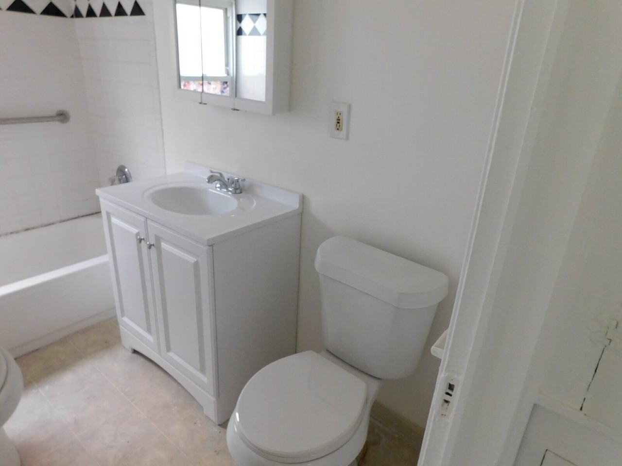 8515 Timken Ave - Photo 5 of 8