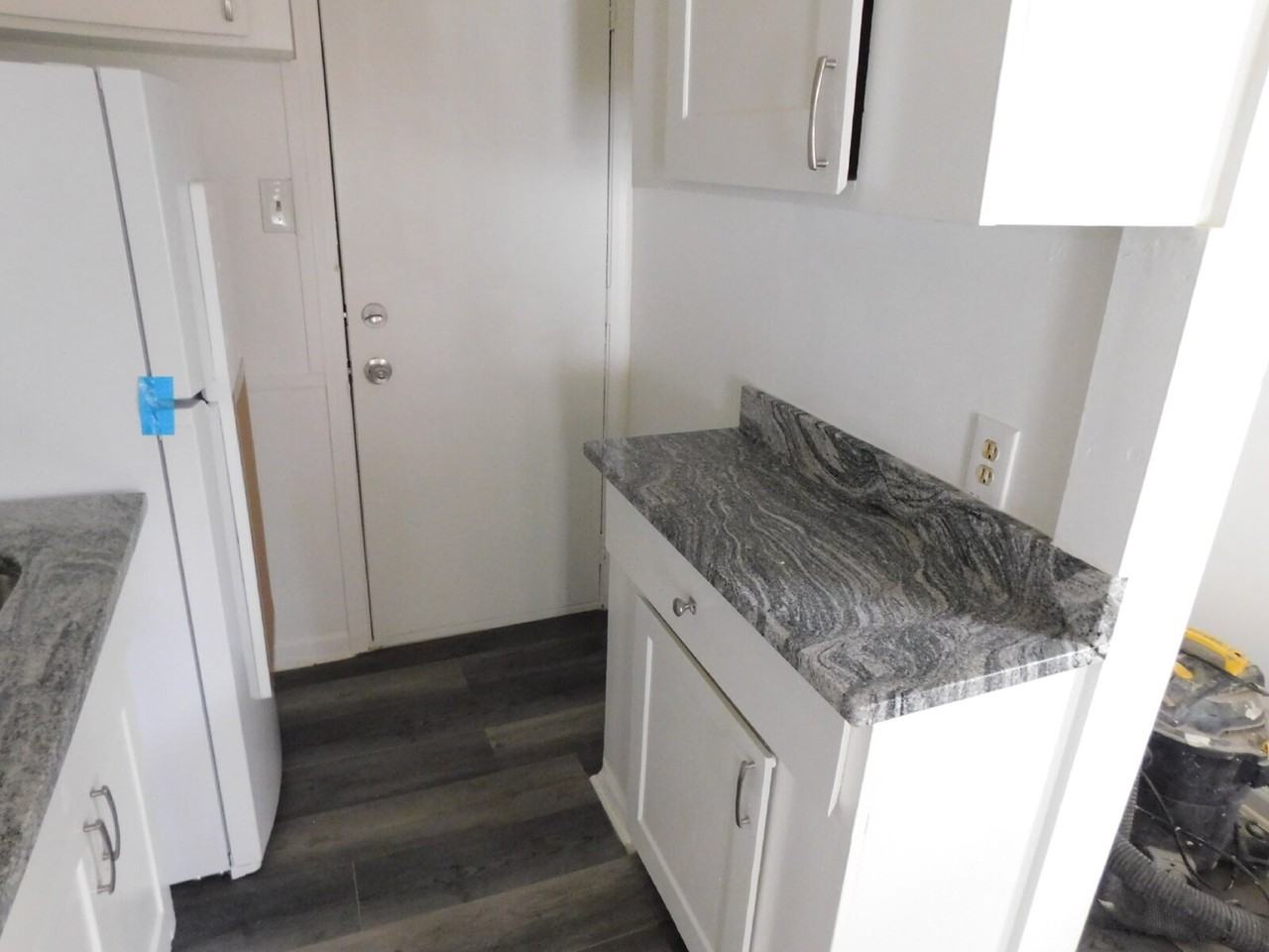 8515 Timken Ave - Photo 7 of 8