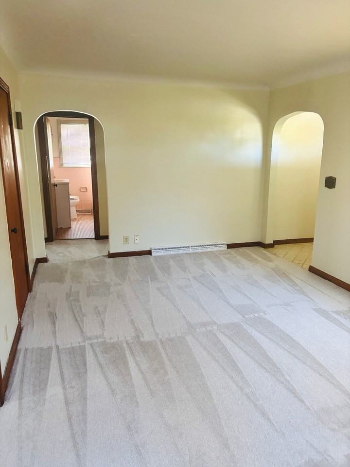 321 N Granger St - Photo 2 of 11