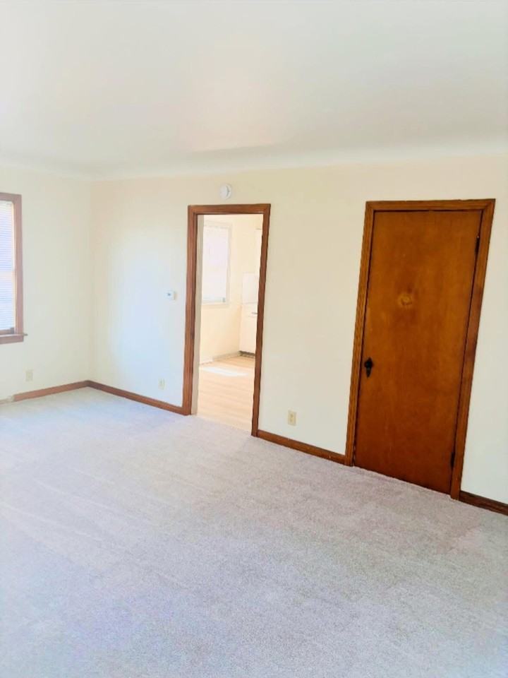 321 N Granger St - Photo 3 of 11