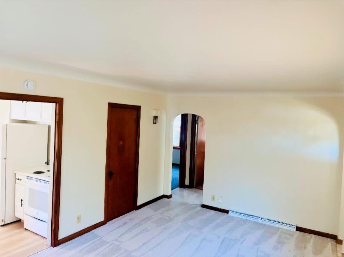 321 N Granger St - Photo 4 of 11