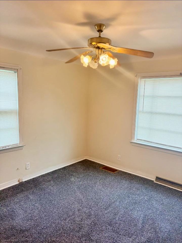 321 N Granger St - Photo 6 of 11