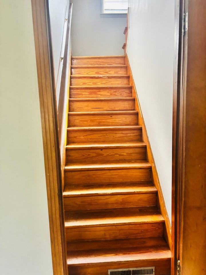 321 N Granger St - Photo 7 of 11