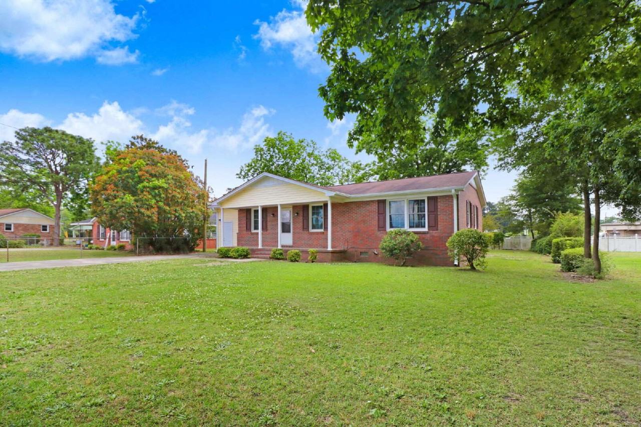 1216 Newton Dr - Photo 3 of 27