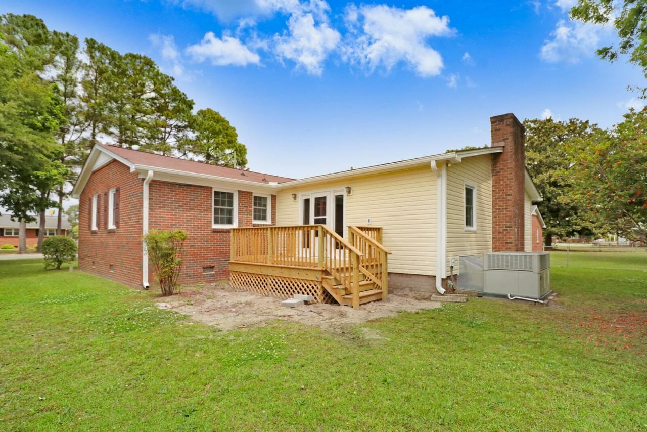 1216 Newton Dr - Photo 4 of 27
