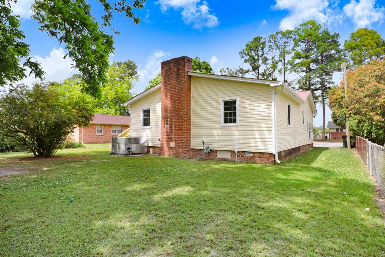 1216 Newton Dr - Photo 5 of 27