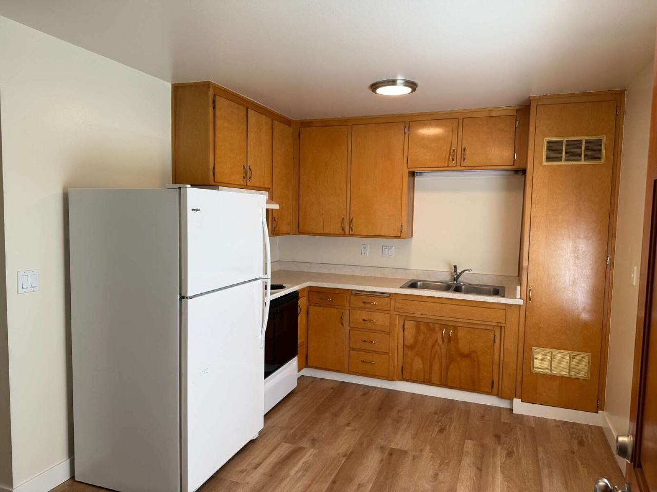 2268 Capitola Rd - Photo 2 of 8