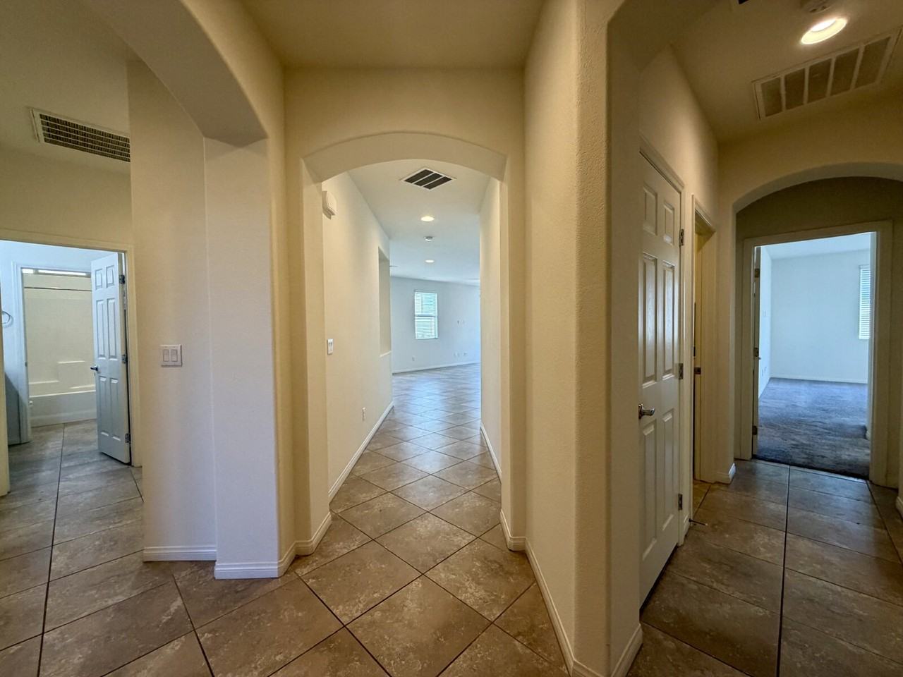 5624 Swan Bridge St - Photo 5 of 41